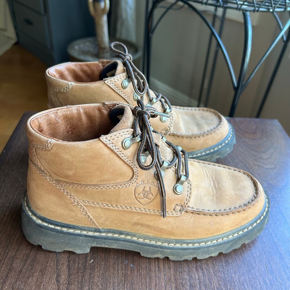 Ariat Switchback chukka boots in a peanut or brown leather women’s 6.5